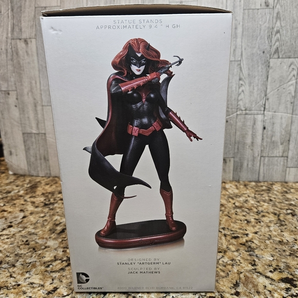 DC Collectibles DC Comics Cover Girls Batwoman Statue 3613 of 5200 RARE LIMITED - Picture 10 of 16